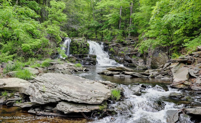 Building Photo - 421 Brown Rd