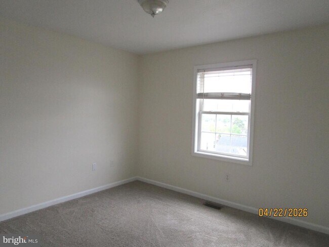 Building Photo - 540 Thompson St