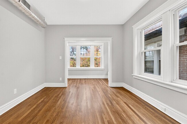 Building Photo - 6432 Alamo Ave