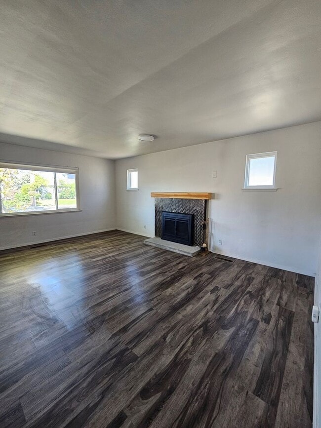 Building Photo - Charming 1-story Home with a Big Backyard Near Midtown