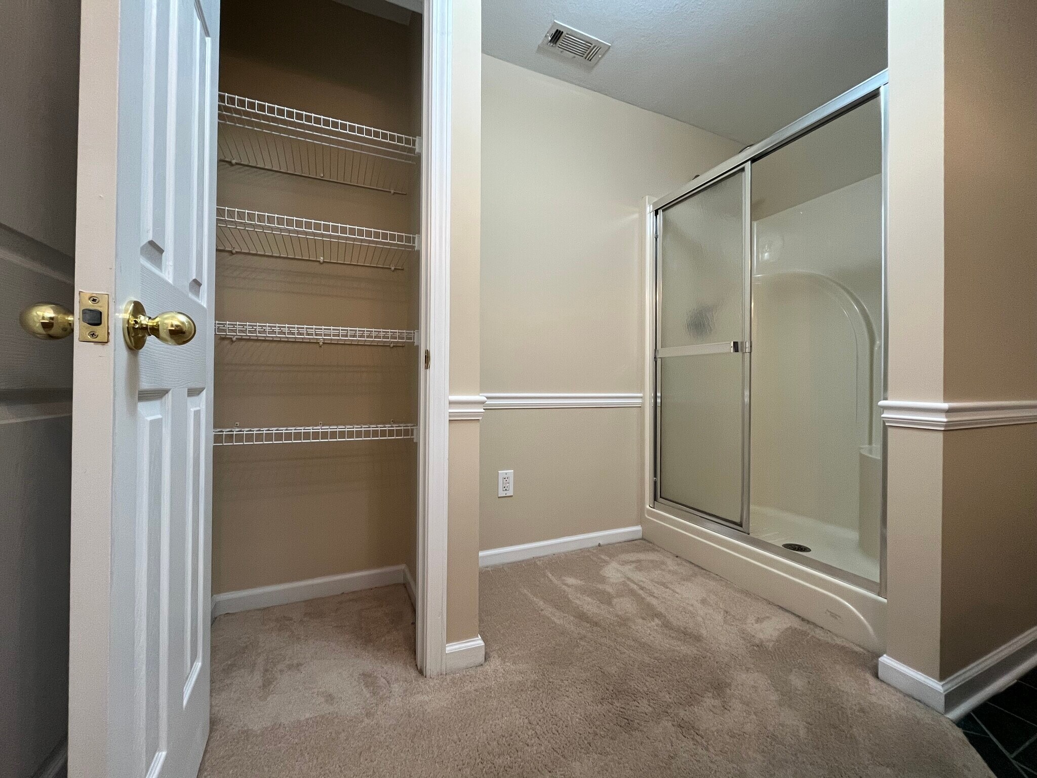 Bathroom Closet - 7218 Timber Trl