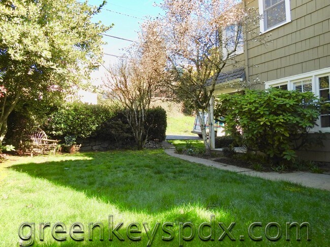 Building Photo - 10197-1136