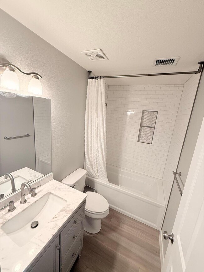 Building Photo - 3948 E Stanford Ave