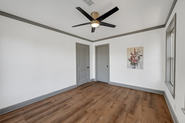 Building Photo - 6211 Culberson St