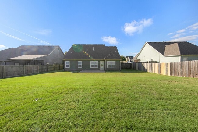 Building Photo - Great Home in Qiuet Friendly Neighborhood ...