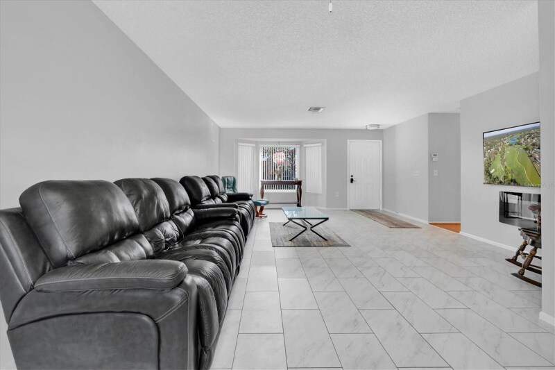 Building Photo - 7099 Pond View Ct