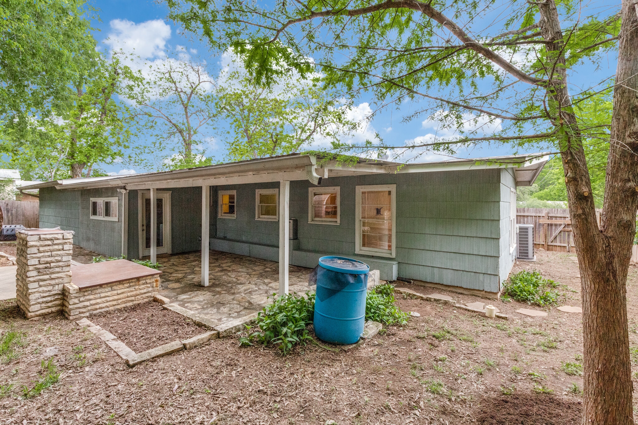 Building Photo - 11504 Oakwood Dr