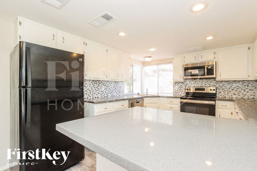 Building Photo - 3802 W Juniper Ave