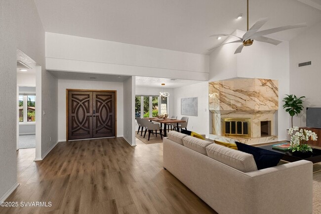 Building Photo - Gorgeous, modern, remodeled, unfurnished, long term rental with pool and spa