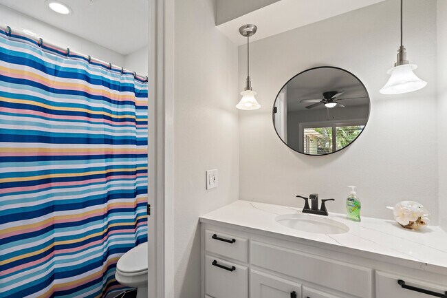 Building Photo - 3400 Laguna Dr