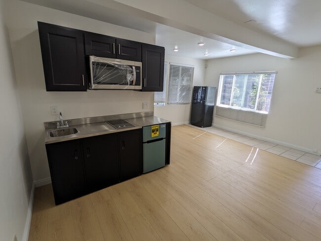 Building Photo - 328 S Almont Dr