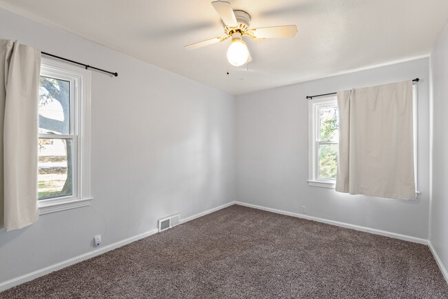 Building Photo - 22 E Hawthorne St