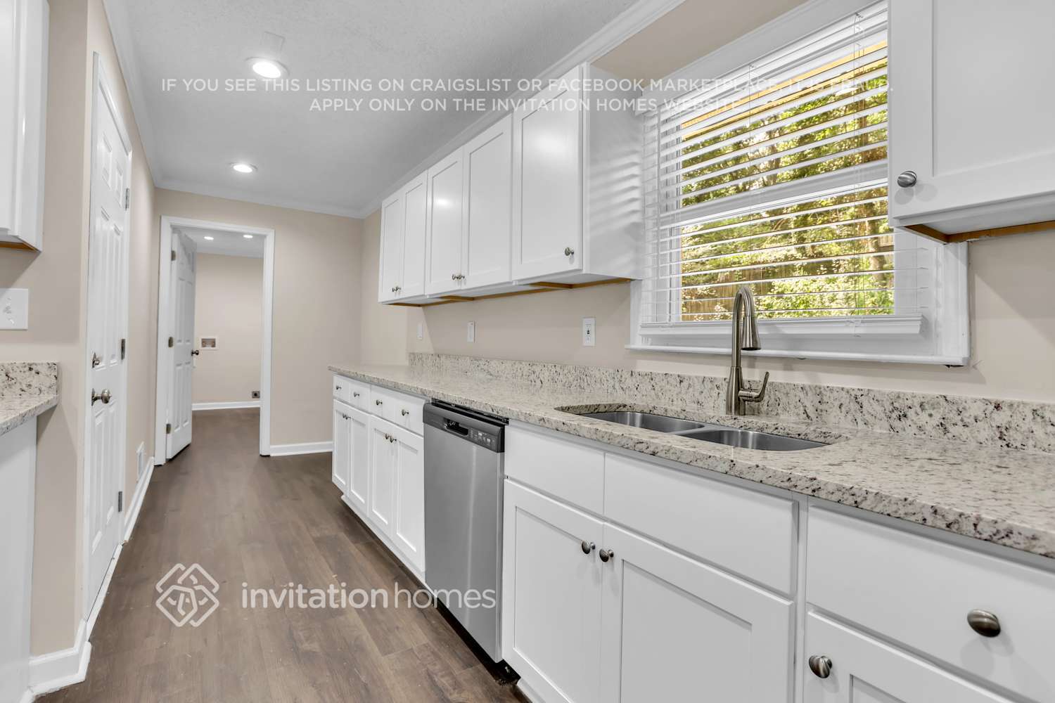 Building Photo - 221 Cherrywood Dr