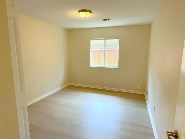 Building Photo - Newly updated Danville Greenbrook South Ar...