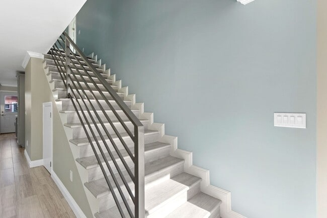 Building Photo - 2216 N Frederic St