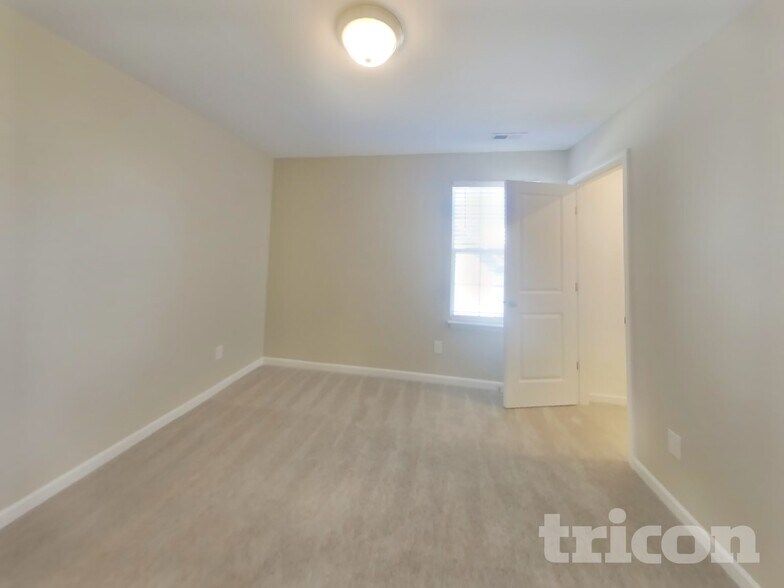 Building Photo - 319 Wyburn Pl