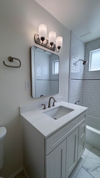 Building Photo - 716 Glenway Dr