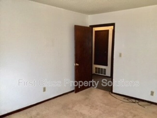 Building Photo - 3605 N Kelley Ave