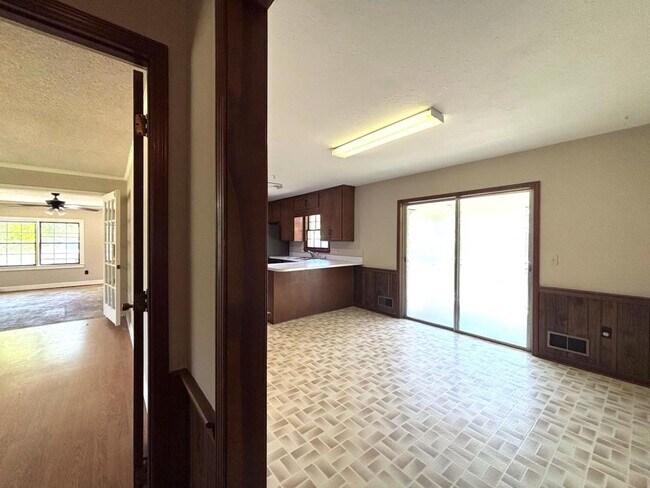 Building Photo - 3054 Poplar Springs Church Rd