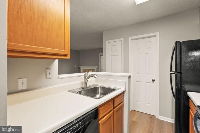 Building Photo - 448 Cromwell Ct