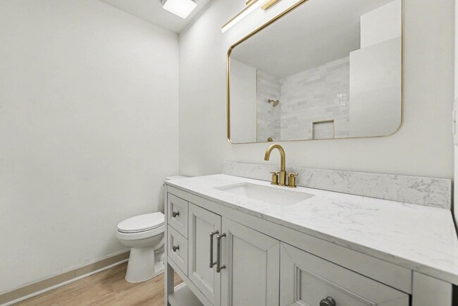 Building Photo - 100 English Rd