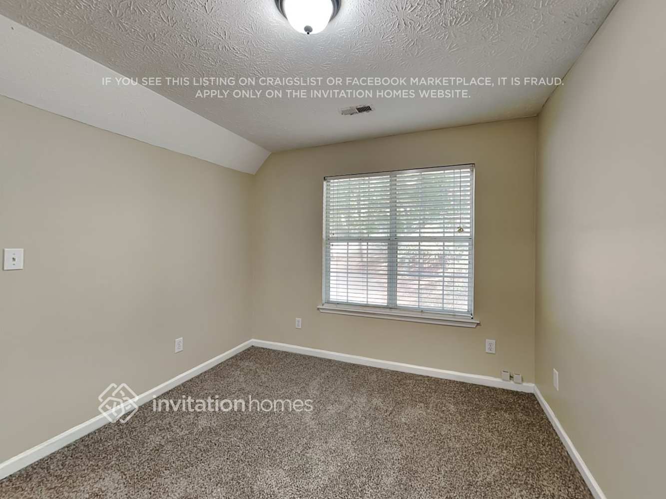 Building Photo - 552 Horseshoe Cir