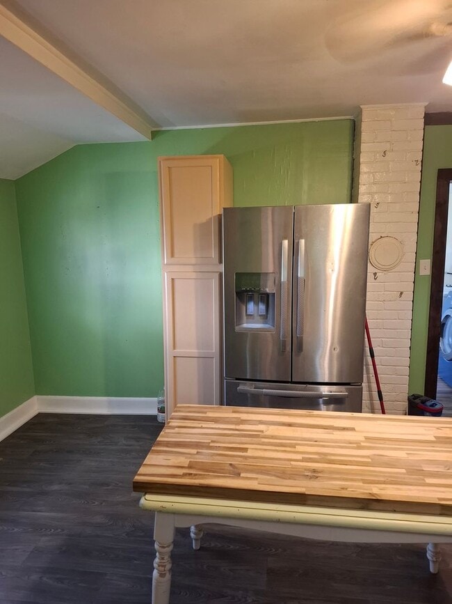 Building Photo - Unbelievable Updated Farmhouse in Lanexa!