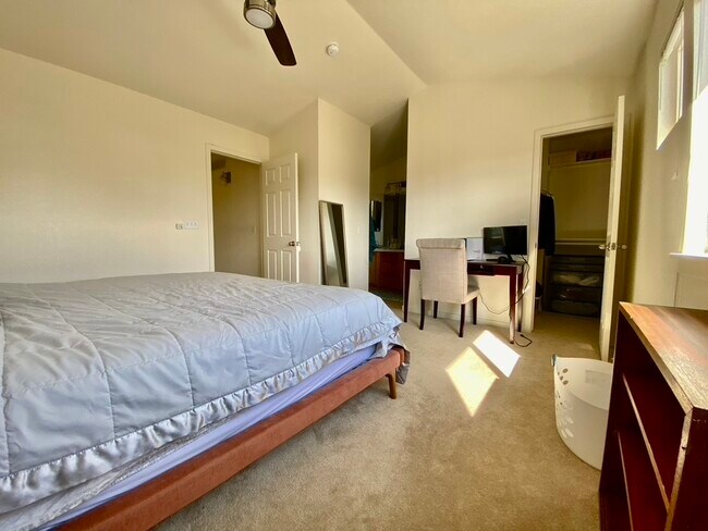 Building Photo - 111 Rowena Pl