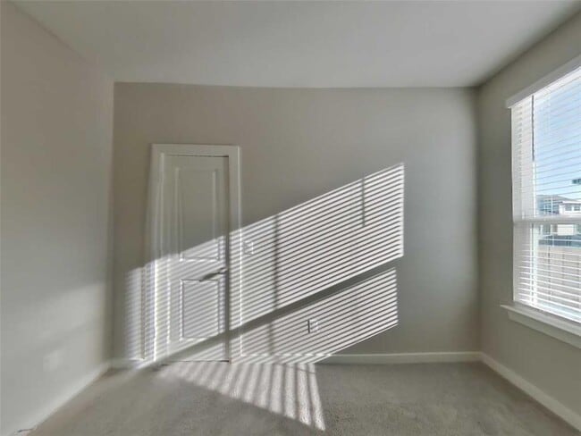 Building Photo - 612 Lindheimer Ln