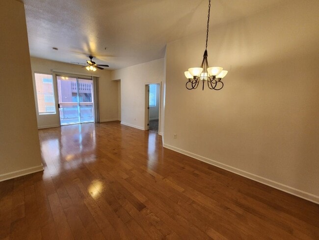 Building Photo - Luxury Mid-rise Condo unit  located on the...