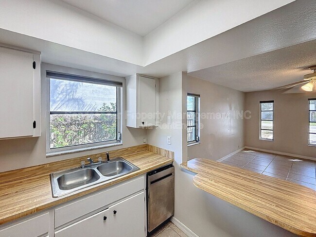 Building Photo - 10597 101st Ave