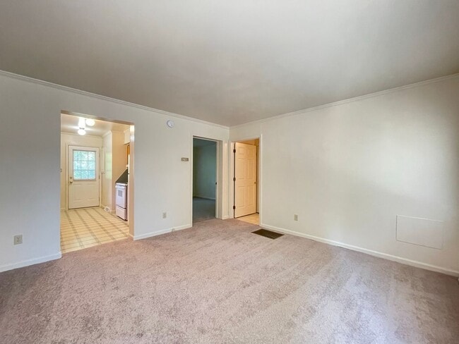 Building Photo - Clean & Inviting Apartment Living