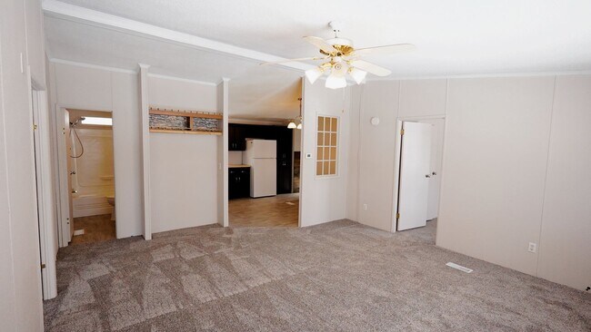 Building Photo - 210 N Walnut St