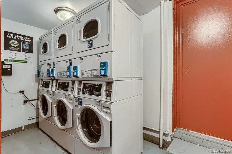 Building Photo - 215 E 11th Ave