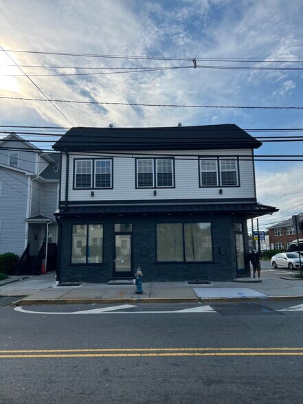 Building Photo - 331 Myrtle Ave