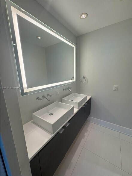Building Photo - 5970 Indian Creek Dr