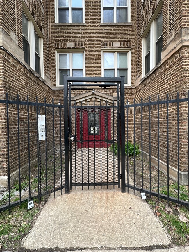 Primary Photo - 7010 S Merrill Ave