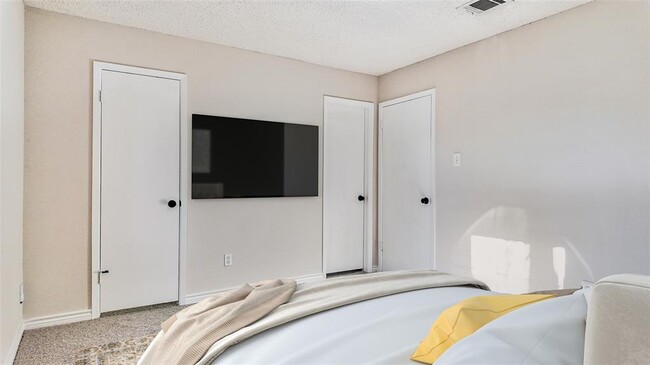 Building Photo - 4706 Glendower Dr