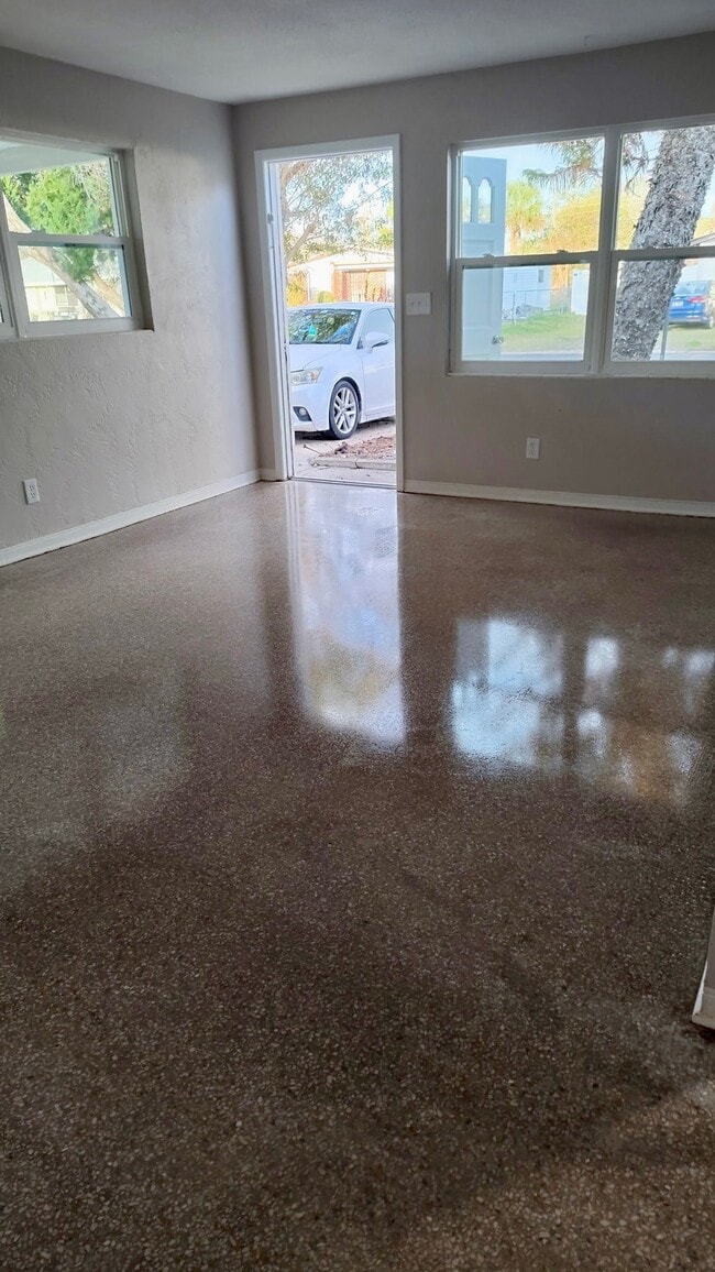 Building Photo - 1436 Primrose Ln