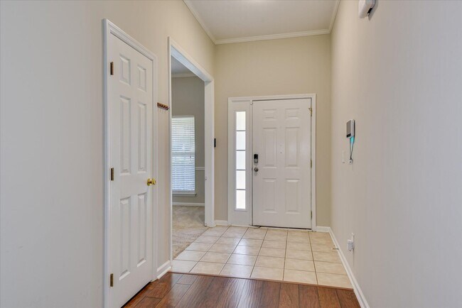 Building Photo - 703 Cannock Loop