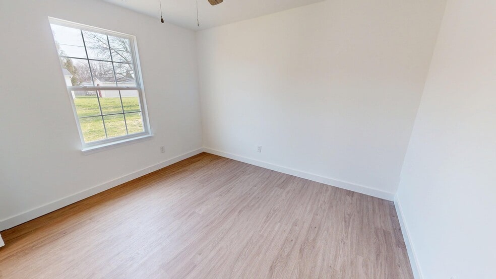 Building Photo - 836 Maple St