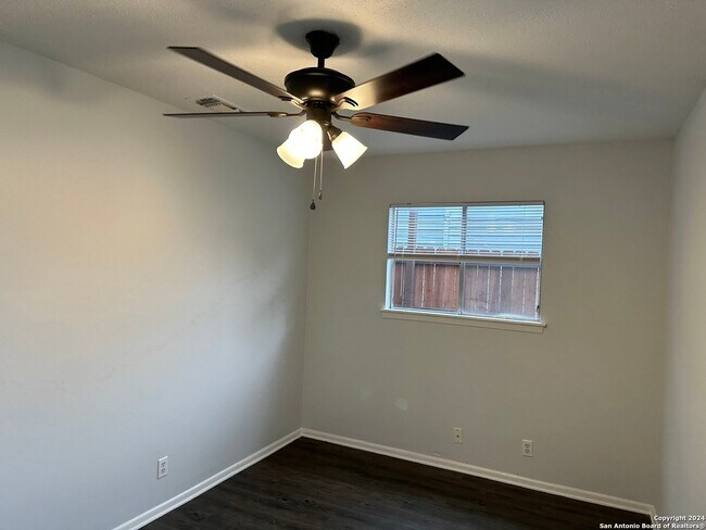 Building Photo - 7211 Westglade Dr