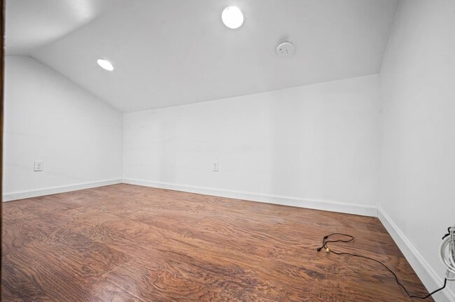 Building Photo - 1526 Adkins Rd