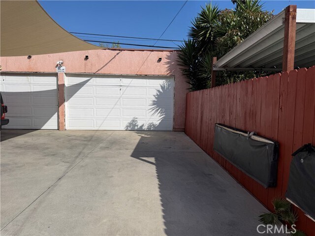 Building Photo - 1011 E 65th St