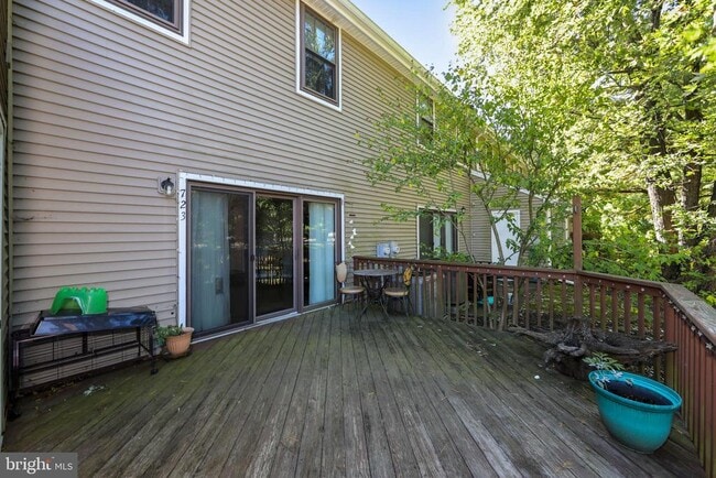 Building Photo - 723 Kings Croft Dr