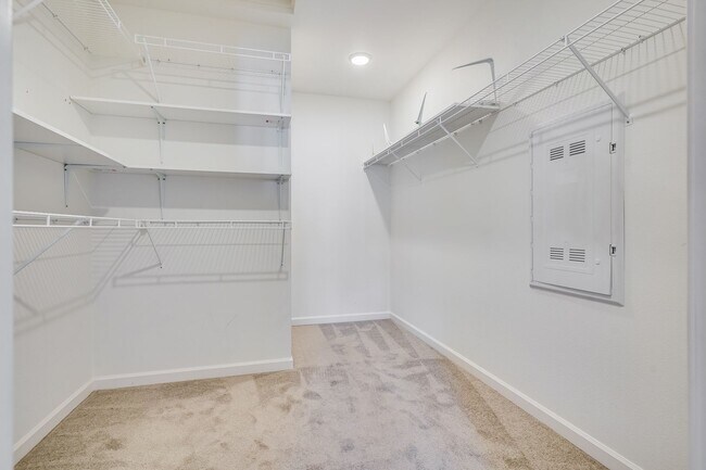 Building Photo - Beautiful 3 bed, 3 bath rental home in Reed's Crossing Neighborhood!