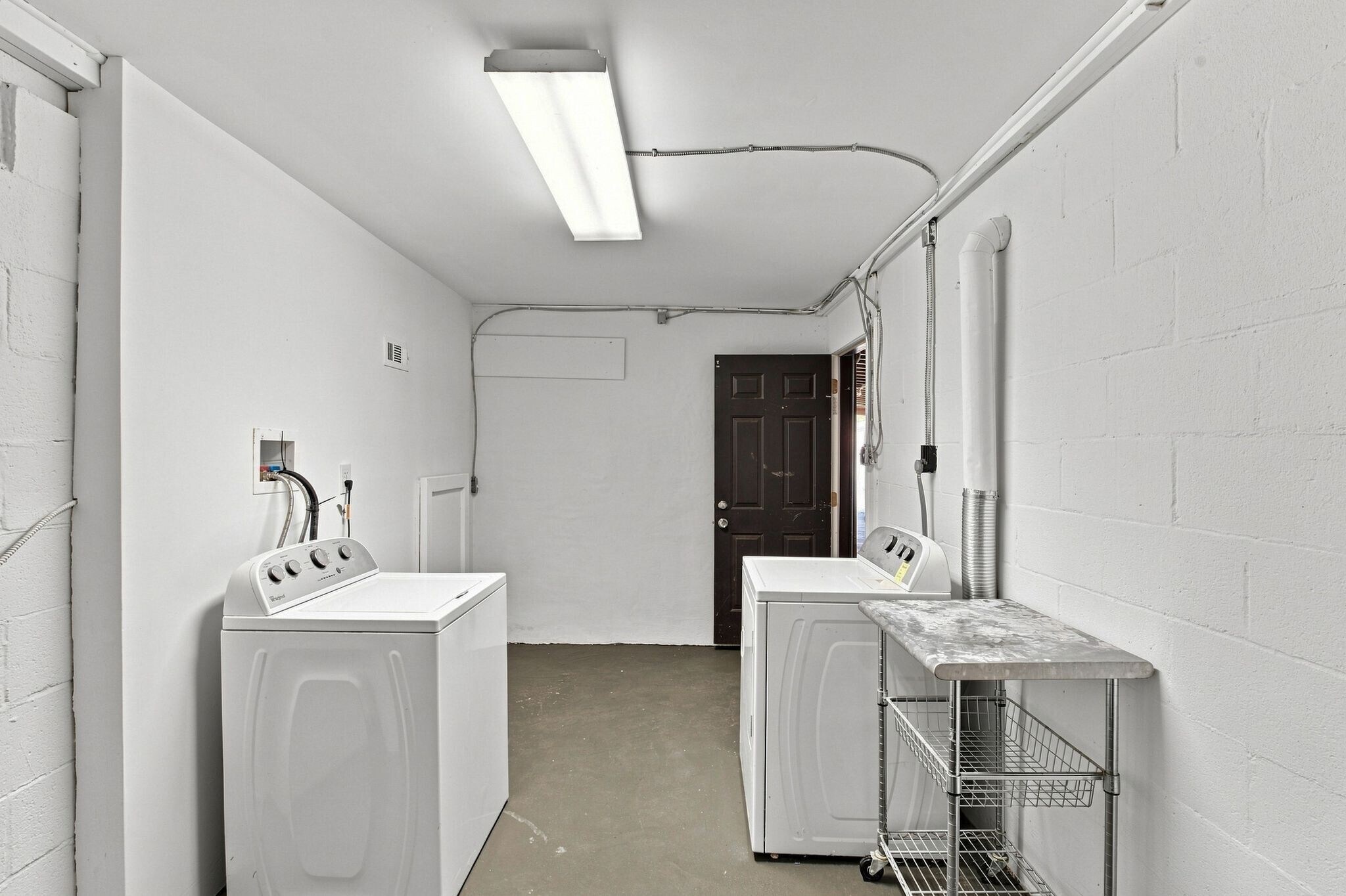 Building Photo - 5713 Vine Ridge Dr