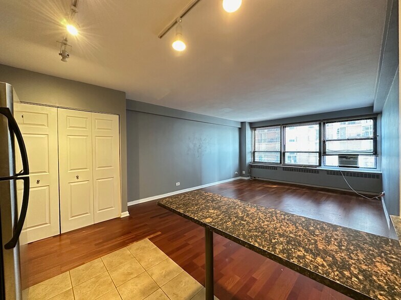 Building Photo - 4180 N Marine Dr