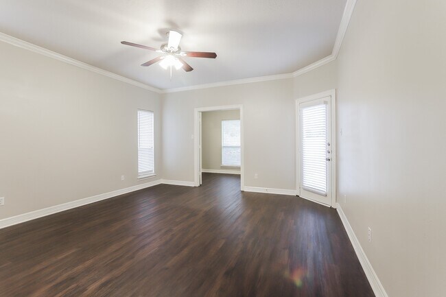 Building Photo - 5623 Evergreen Valley Dr