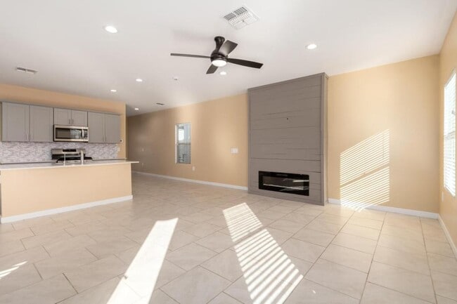 Building Photo - 12742 E Joffroy Dr